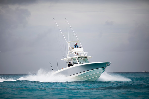 Boston Whaler 380 Outrage фото 1.6