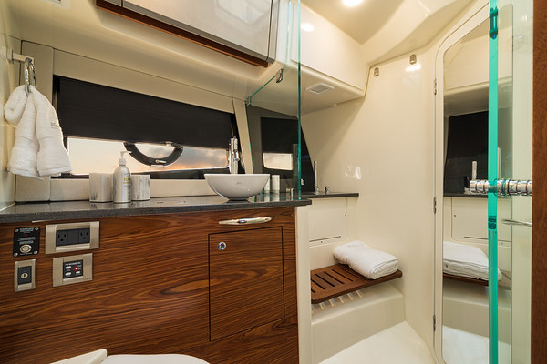 Boston Whaler 405 Conquest фото 1.9