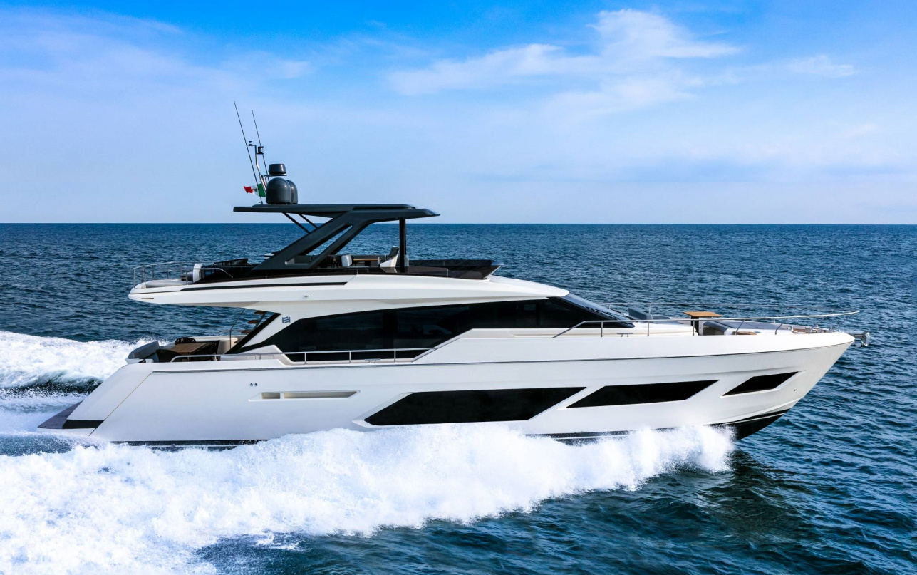 Ferretti Yachts 720: perfect for a friends get-together