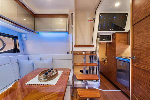 Boston Whaler 405 Conquest фото 1.6