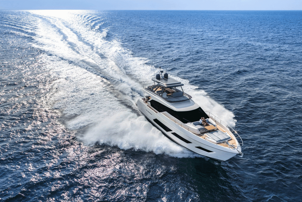 FerrettiYachts720Cruising_0021_40883-1900x1274.gif