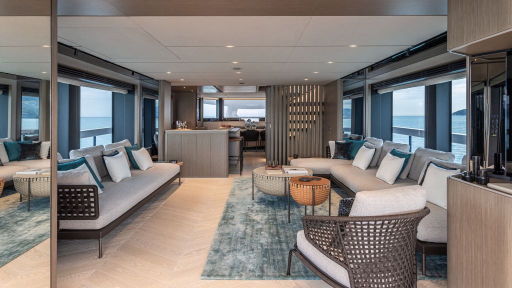 Ferretti Yachts INFYNITO 90 (1).jpg