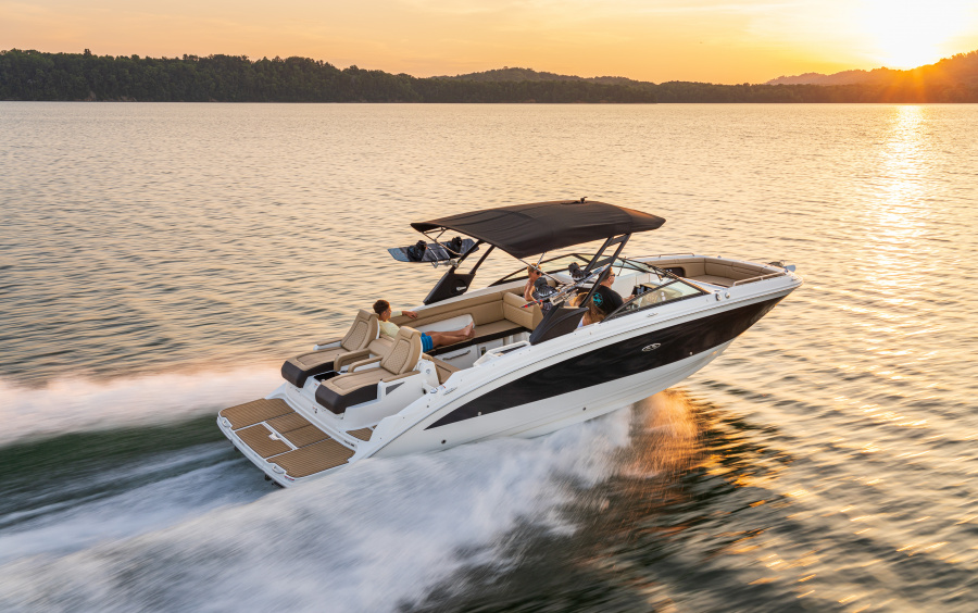 2021_SDX_290_SDX290_lifestyle_starboard_stern_three_quarter_family_watersports_wakeboarding_06561.jpg