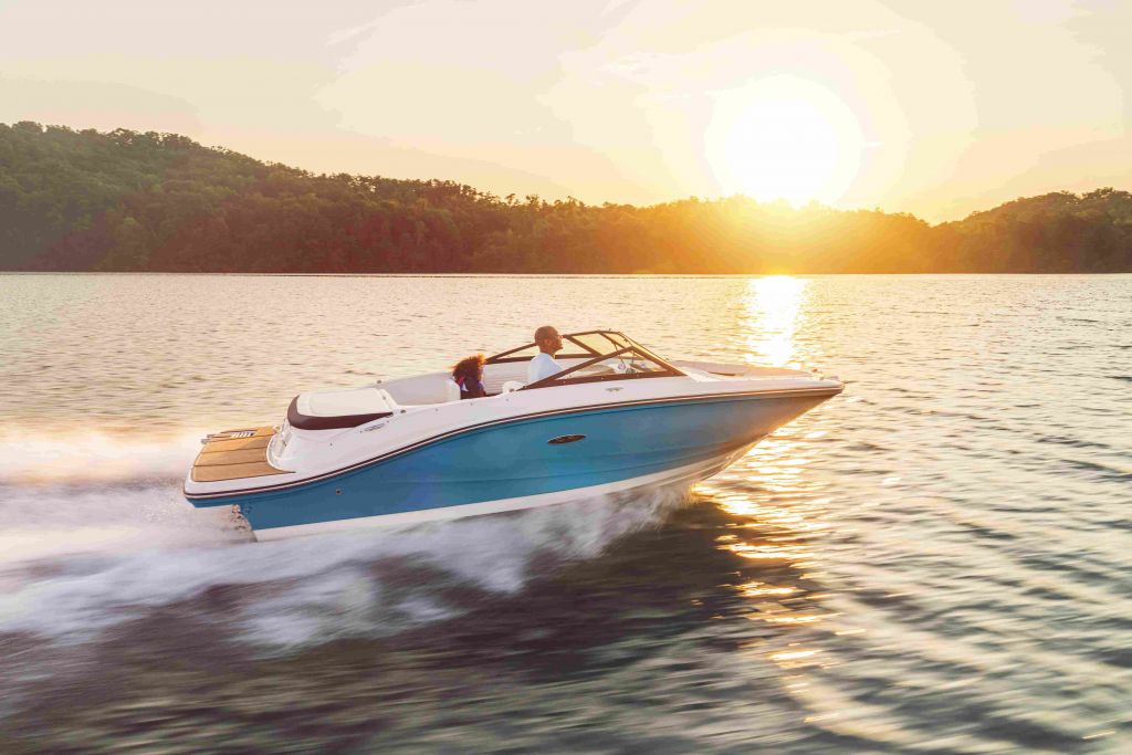 2023-SPX-190-SPX190-running-starboard-stern-sunset-00808_11zon.jpg