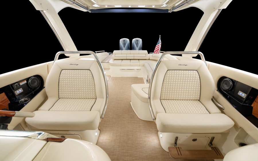 chris_craft_launch_35_gt_walk_through-_1_.jpg