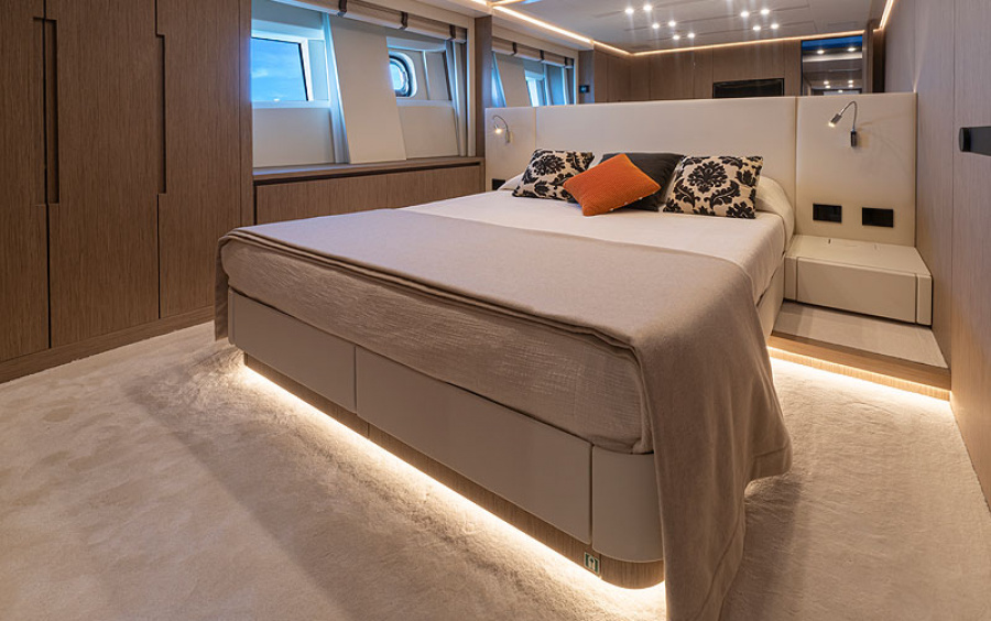 AB Yachts 100 фото 2.4