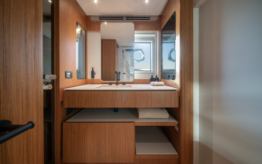 Ferretti Yachts 670 фото 2.5