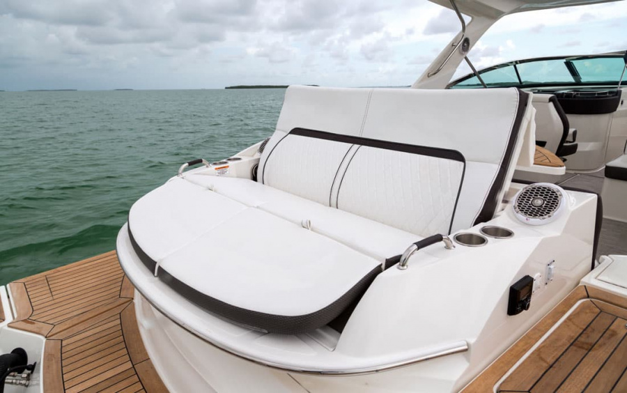 Sea Ray SLX 350 фото 2.12