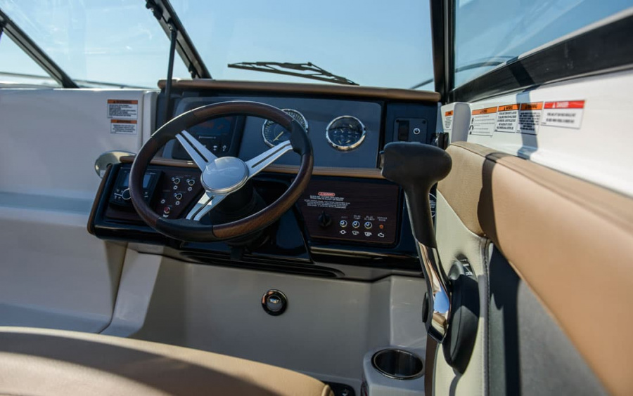 Sea Ray 230 SunSport фото 2.4