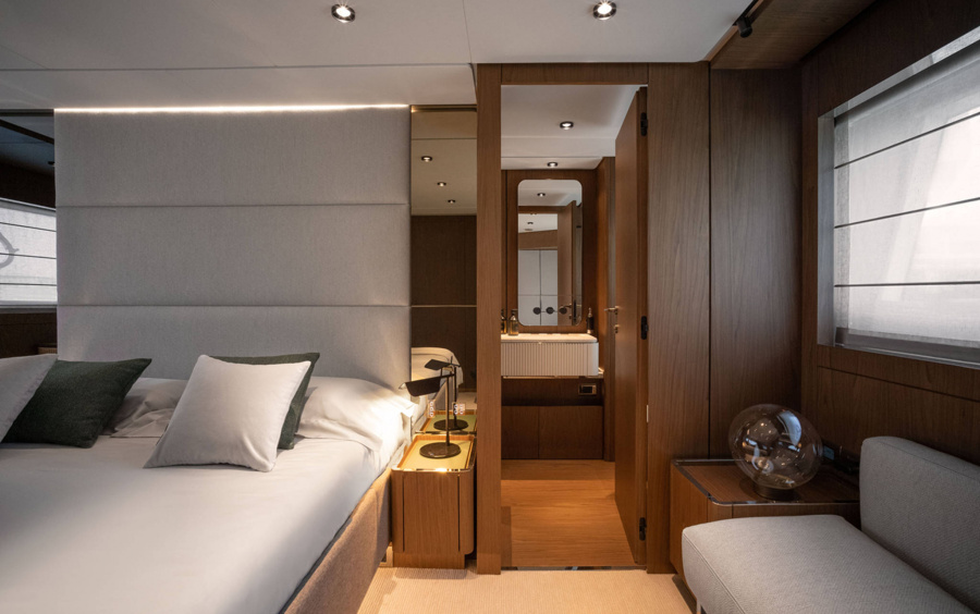 Ferretti Yachts 780 фото 2.11