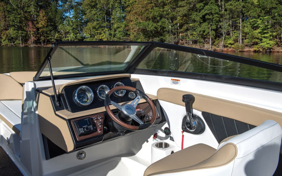 Sea Ray 230 SPX фото 2.3
