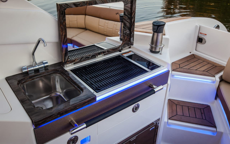 Sea Ray SLX 350 фото 2.3